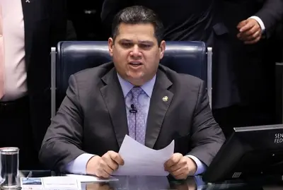 Alcolumbre cogita deixar o governo “sangrar” com calendário indefinido para Messias até 2026 Alcolumbre cogita deixar o governo “sangrar” com calendário indefinido para Messias até 2026