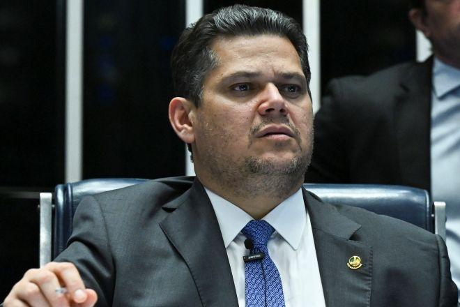 “Ele vai perder por oito”, diz Alcolumbre ao antecipar derrota de Messias antes do resultado oficial “Ele vai perder por oito”, diz Alcolumbre ao antecipar derrota de Messias antes do resultado oficial