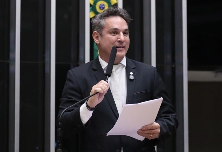 Imagem da noticia Liderança da oposição na Câmara cita "revolta" com prisão de Bolsonaro