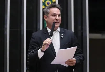 Liderança da oposição na Câmara cita "revolta" com prisão de Bolsonaro Liderança da oposição na Câmara cita "revolta" com prisão de Bolsonaro