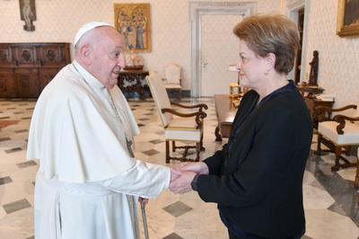 Papa Francisco recebe ex-presidente Dilma Rousseff no Vaticano: "Reze por mim, que rezo pela senhora"