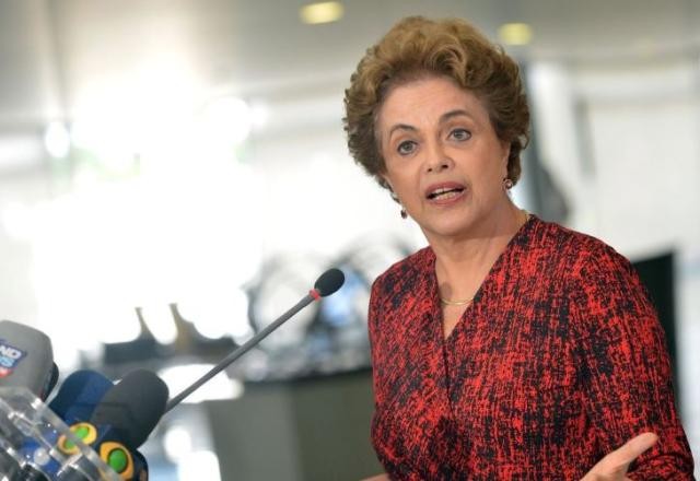 Imagem da noticia STF marca data para julgar elegibilidade de Dilma Rousseff