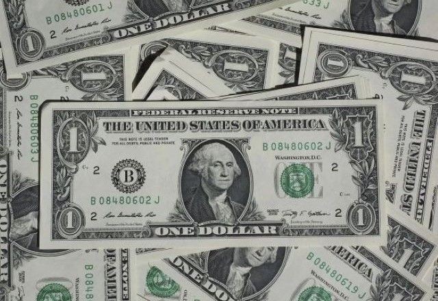 Imagem da noticia Após "tarifaço" de Trump, Ibovespa cai e dólar sobe em dia de quedas nos mercados da Ásia e Europa