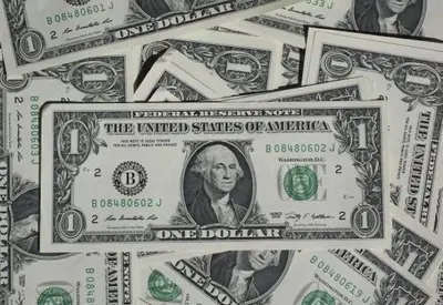 Dólar subiu no 1º mês da Guerra com o Irã, mas caiu no conflito com a Ucrânia – por quê? Dólar subiu no 1º mês da Guerra com o Irã, mas caiu no conflito com a Ucrânia – por quê?