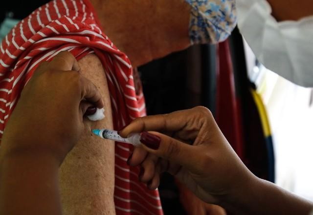 Imagem da noticia Mais de 30% dos municípios estão aplicando doses de reforço