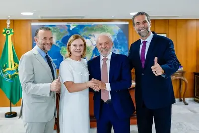 Gleisi Hoffmann anuncia pré-candidatura ao Senado pelo Paraná Gleisi Hoffmann anuncia pré-candidatura ao Senado pelo Paraná