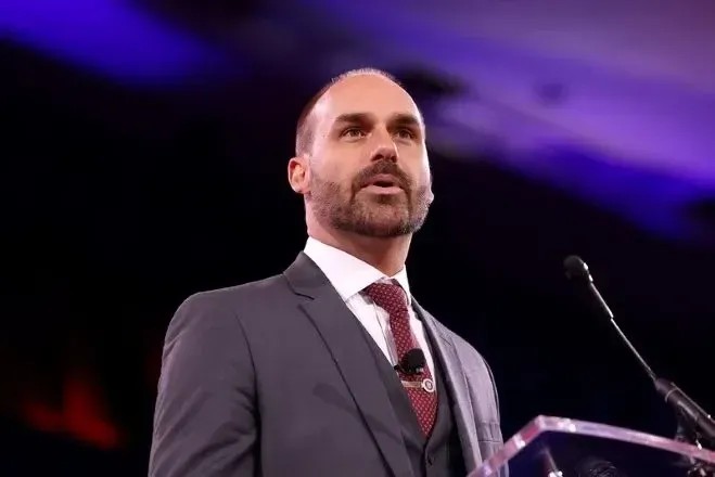 Imagem da noticia Após prisão de Bolsonaro, Eduardo pede aceleração da anistia e diz a aliados para não desanimarem