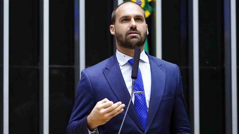Imagem da noticia Líder do PT na Câmara pede à PGR cassação de Eduardo Bolsonaro por faltas