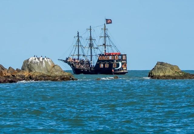 Imagem da noticia Navio pirata garante diversão e aventura pelas ilhas de Penha, em SC