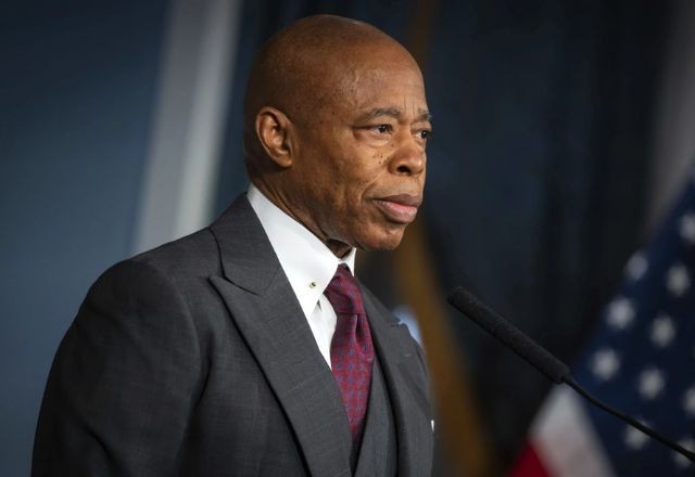 Imagem da noticia Prefeito de Nova York recua após declaração sobre imigração causar polêmica