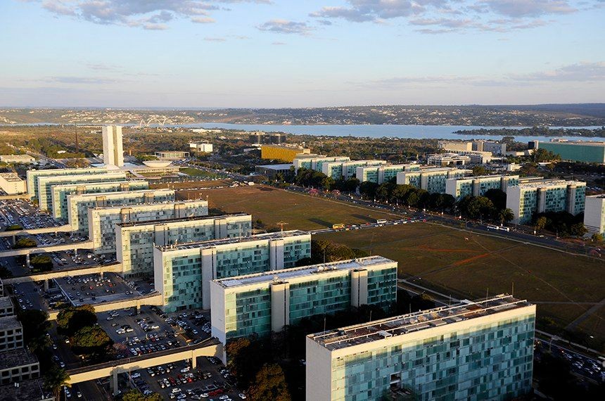 Imagem da noticia Servidores públicos federais vão propor criação de piso salarial do funcionalismo