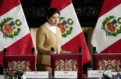 Peru rompe relações diplomáticas com o México após pedido de asilo de ex-primeira-ministra Peru rompe relações diplomáticas com o México após pedido de asilo de ex-primeira-ministra