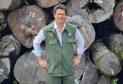 Investigações de Salles sobre madeira ilegal vão para TRF-1 Investigações de Salles sobre madeira ilegal vão para TRF-1