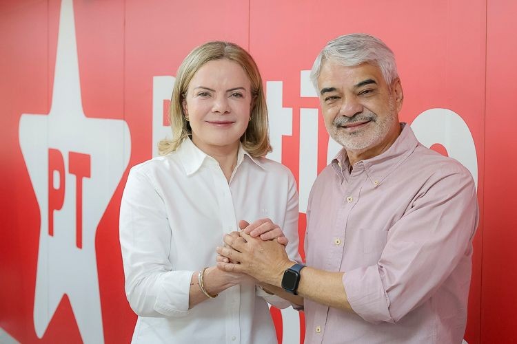 Imagem da noticia Humberto Costa assume presidência do PT após ida de Gleisi para ministério