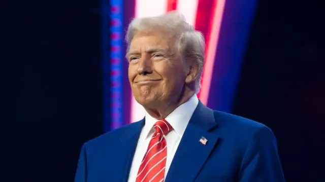 Imagem da noticia Poder Expresso: A economia brasileira pode ser prejudicada pela guerra comercial entre Trump e China?