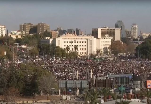 Imagem da noticia "Sexta-feira da Vitória": sírios celebram data que marca a queda de Bashar al-Assad
