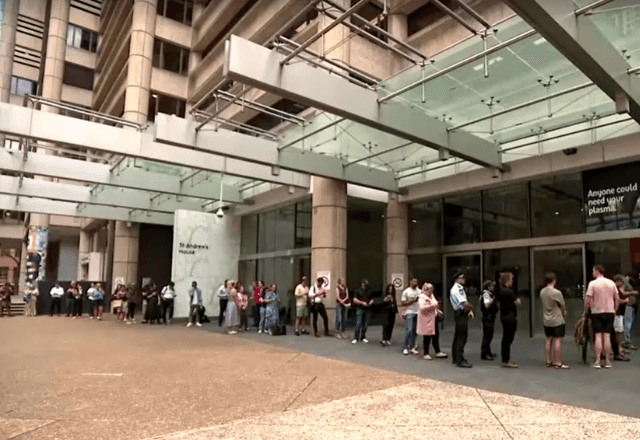 Imagem da noticia Após tiroteio, moradores enfrentam filas de até duas horas para doar sangue em Sydney