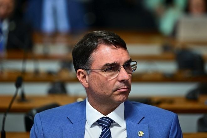 Imagem da noticia Genial/Quaest: 49% acreditam que Flávio Bolsonaro vai manter candidatura a presidente 'até o fim'