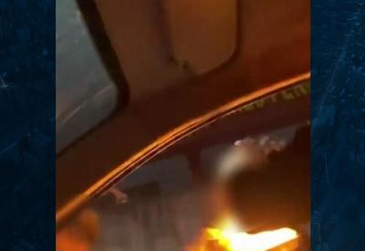 Rapaz que ateou fogo em travesti seria filho de PM e menor de idade Rapaz que ateou fogo em travesti seria filho de PM e menor de idade