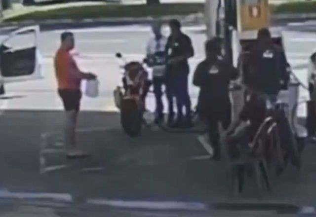 Imagem da noticia Frentista é agredida por cliente que queria combustível em garrafa