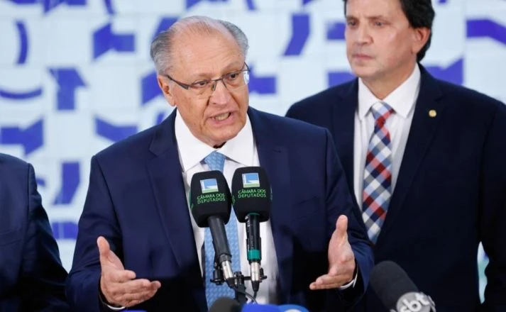 Imagem da noticia Tarifaço: Alckmin diz que Brasil pediu aos EUA para suspender tarifa de 40%