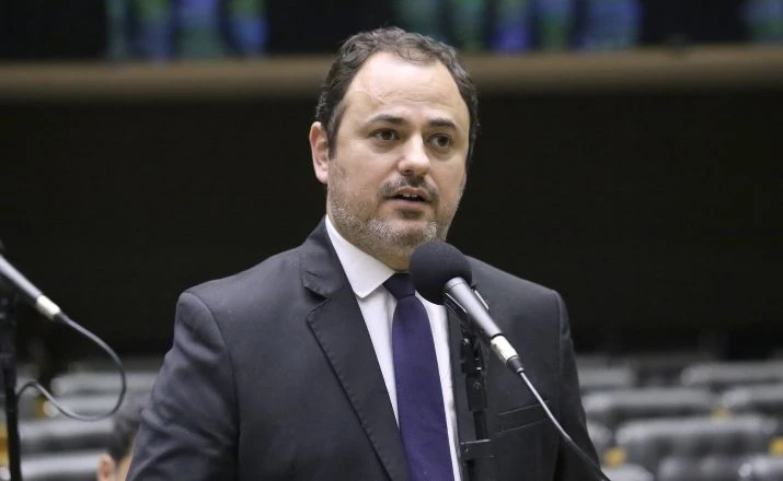 Imagem da noticia Câmara decide manter mandato de Glauber Braga e aplicar suspensão de seis meses