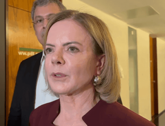 Gleisi chama PL Antifacção de Derrite de “lambança legislativa” e alerta para enfraquecimento do combate ao crime organizado Gleisi chama PL Antifacção de Derrite de “lambança legislativa” e alerta para enfraquecimento do combate ao crime organizado