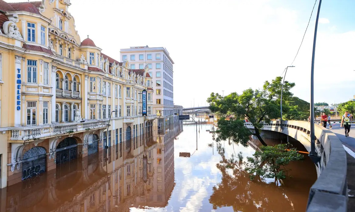Imagem da noticia Porto Alegre deve seguir alagada por ao menos mais 10 dias