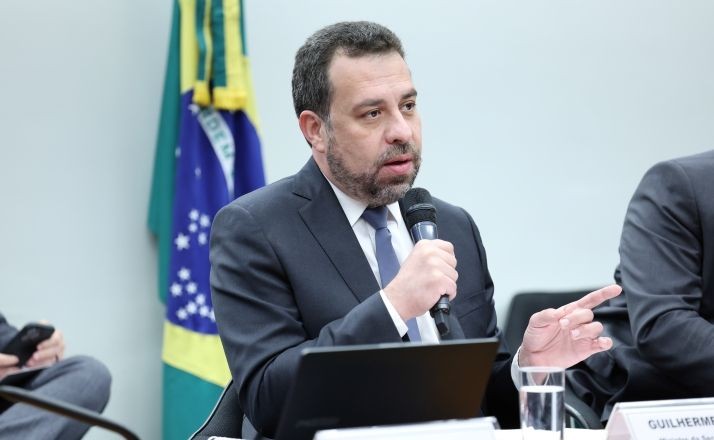 Imagem da noticia Boulos critica “terrorismo patronal” no debate sobre o fim da escala 6x1