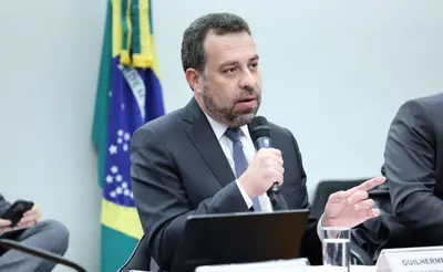 Boulos critica “terrorismo patronal” no debate sobre o fim da escala 6x1 Boulos critica “terrorismo patronal” no debate sobre o fim da escala 6x1