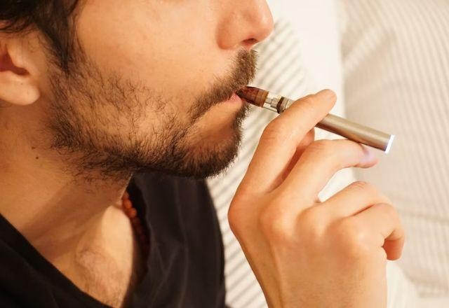 Imagem da noticia Austrália proíbe cigarros eletrônicos e vapers de uso único