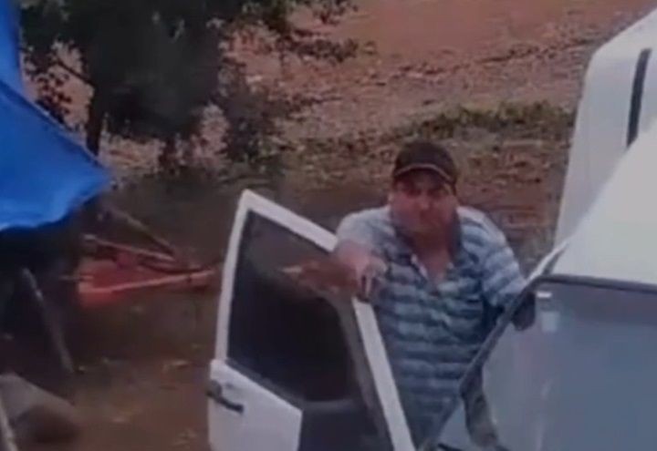 Imagem da noticia Homem mata ex-esposa e ex-sogro a tiros e coloca fogo na casa das vítimas