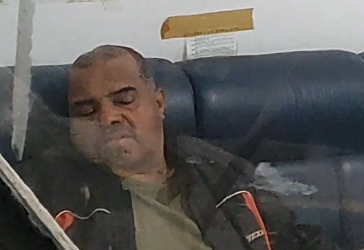 Imagem da noticia Homem cochila na delegacia após matar a irmã queimada em briga por herança