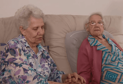 Idosa cuidando de super-idosa: tendência acompanha aumento da expectativa de vida no Brasil Idosa cuidando de super-idosa: tendência acompanha aumento da expectativa de vida no Brasil