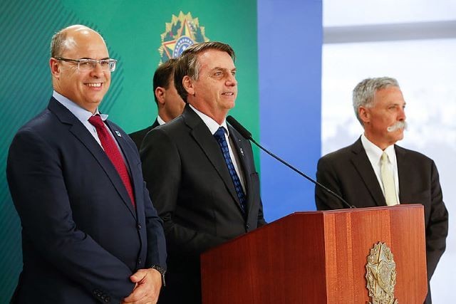 Imagem da noticia "Abin paralela": Bolsonaro diz que Witzel pediu vaga no STF para resolver 'rachadinha' de Flávio