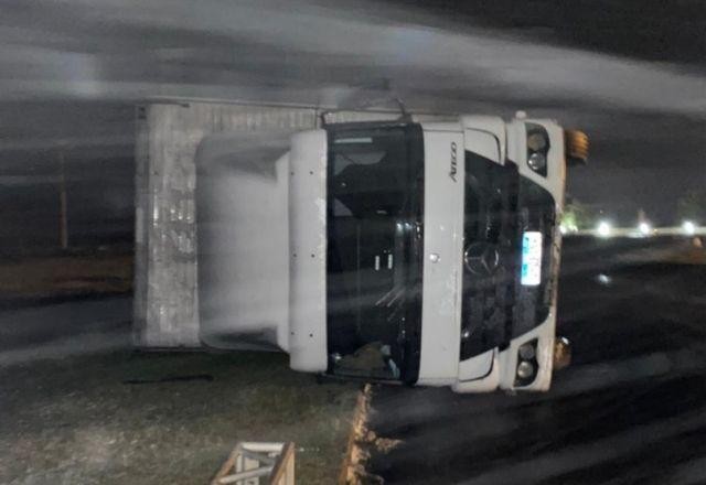 Imagem da noticia Rajadas de vento derrubam caminhão e arrancam ponto de ônibus em Santa Catarina