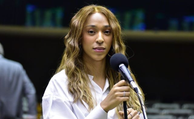 Imagem da noticia Luiz Fux anula arquivamento de suposto caso de transfobia contra Erika Hilton