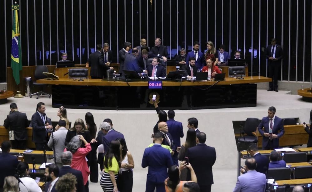 Imagem da noticia Câmara aprova pacote de segurança que endurece penas e cria crime de “novo cangaço”