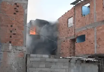 Incêndio atinge Favela do Moinho, no centro de São Paulo Incêndio atinge Favela do Moinho, no centro de São Paulo