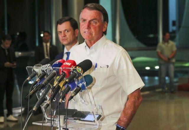 Imagem da noticia Bolsonaro publica vídeo com alegações falsas sobre processo eleitoral