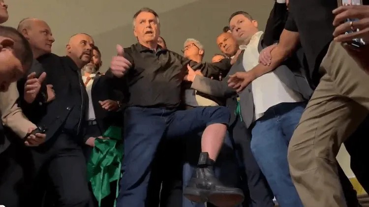 Imagem da noticia Moraes pede que PGR se manifeste sobre laudo da PF de tornozeleira de Bolsonaro