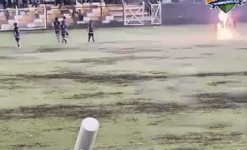 Imagem da noticia Jogador peruano morre após ser atingido por raio durante partida