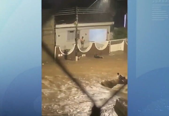 Imagem da noticia Jovem é arrastada por enxurrada durante temporal em Campinas (SP)