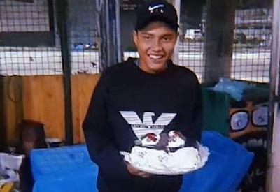 Jovem feirante é morto durante invasão de traficantes em comunidade do Rio Jovem feirante é morto durante invasão de traficantes em comunidade do Rio