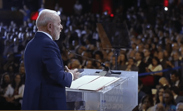 Imagem da noticia Lula anuncia antecipação do 13º salário de aposentados e pensionistas
