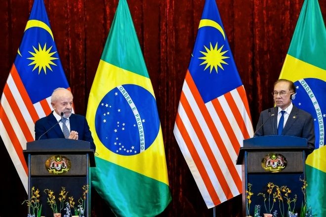 Imagem da noticia Lula diz que “andar de cabeça erguida é mais importante que um Prêmio Nobel” em discurso na Malásia
