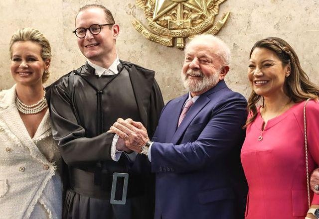 Imagem da noticia Zanin toma posse como ministro do STF; Tarcísio nega casos de tortura no Guarujá