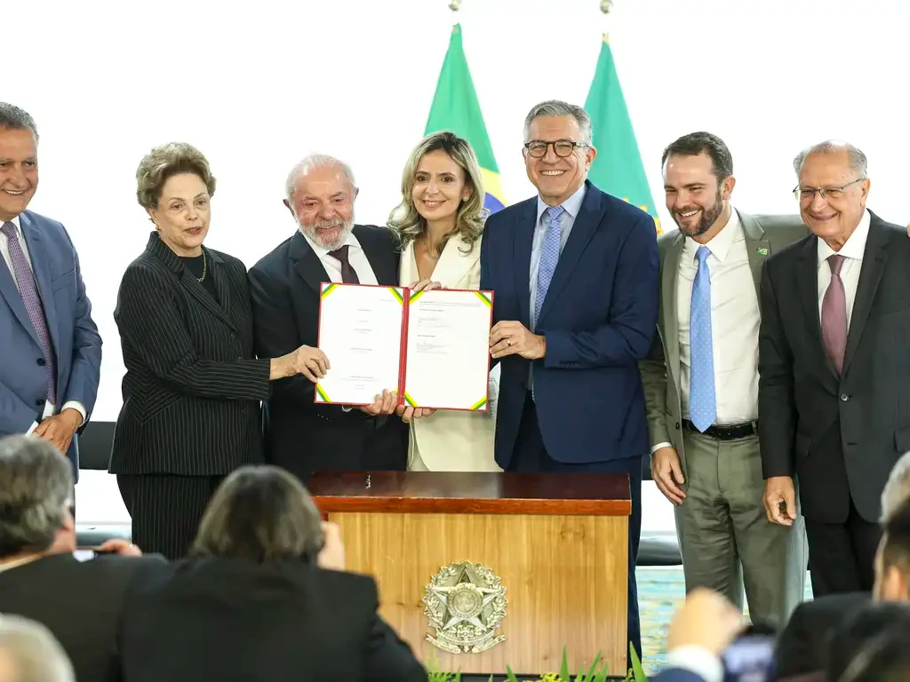 Imagem da noticia Governo lança rede de hospitais inteligentes e promete modernização do SUS