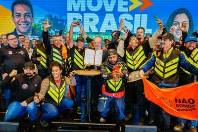 Lula lança linha de crédito de R$ 30 bilhões para motoristas de app e taxistas Lula lança linha de crédito de R$ 30 bilhões para motoristas de app e taxistas