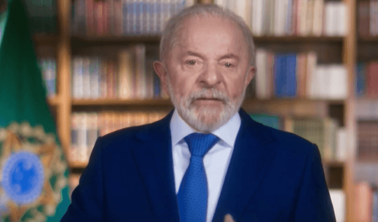 Imagem da noticia Lula chama tarifas de Trump de “chantagem inaceitável” e vê interferência na Justiça como atentado à soberania